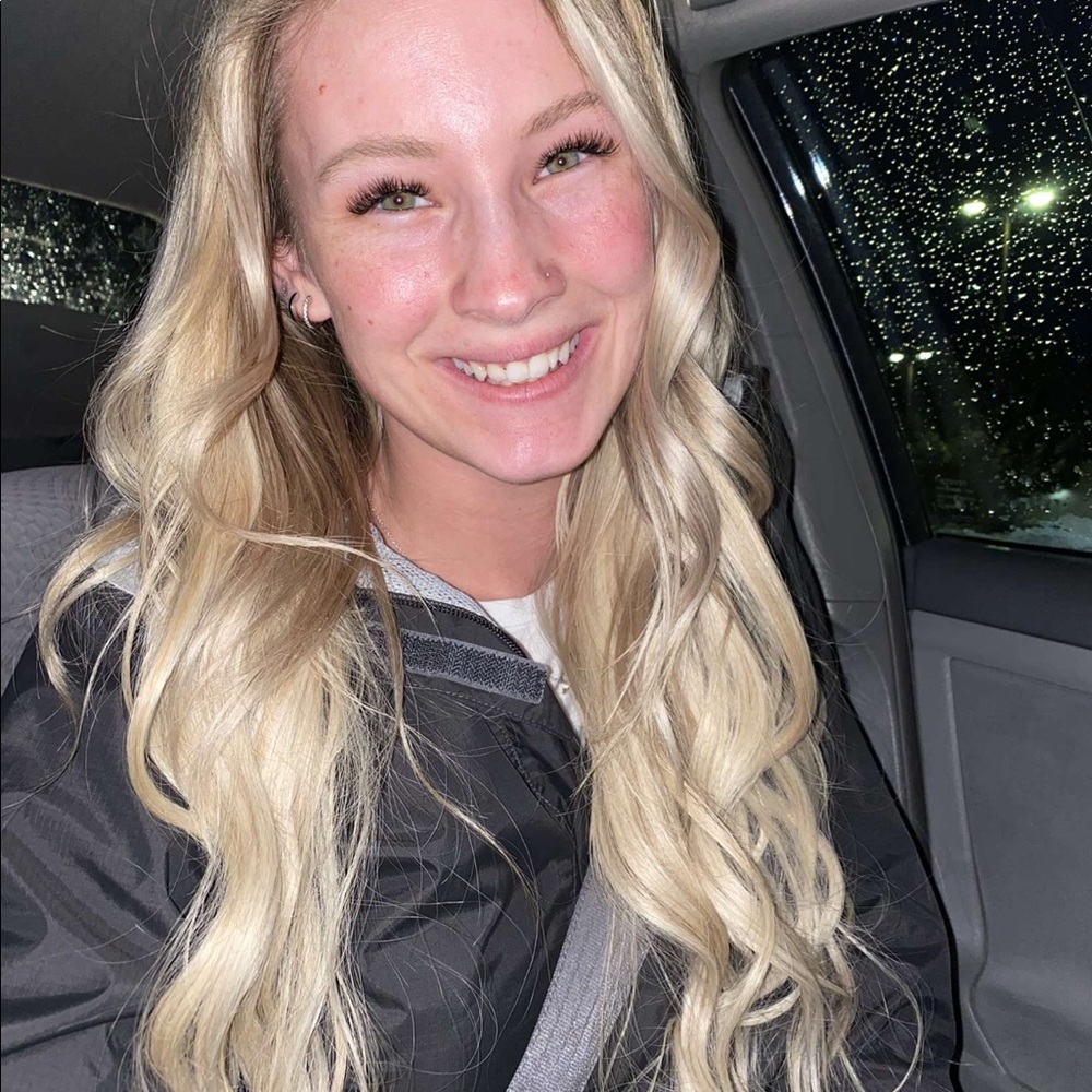 MEET YOUR POSHER—Montanna💙